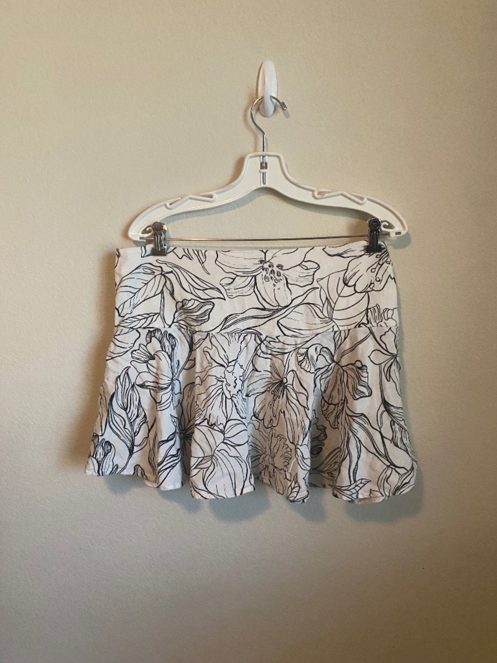 Women's Black and White Floral Mini Skirt